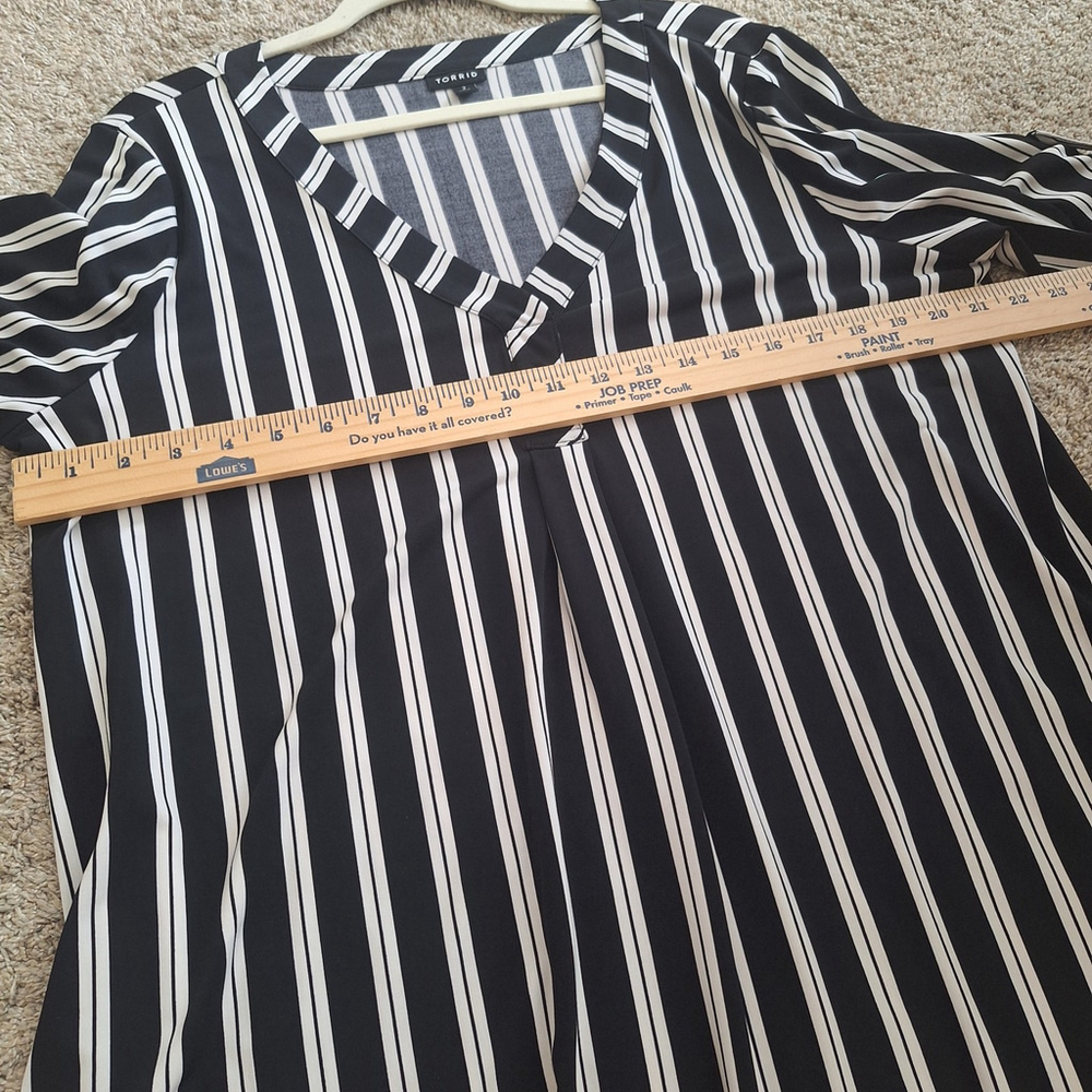 Torrid 2X Blouse Womens Sz 2 Black White Vertical Stripes Dressy 18/20 Office - Picture 6 of 7